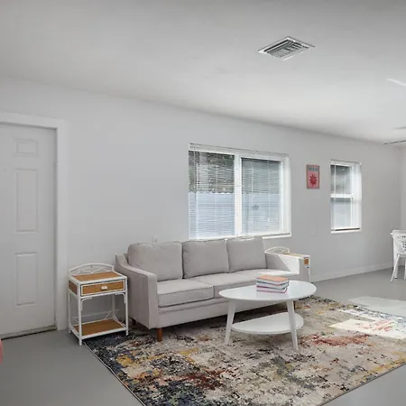 Park House- Gorgeous Dean Park Residence With Fenced Yard